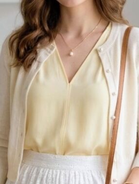 Vince 100% Silk Pale Yellow V-Neck Sleeveless Camisole (Size M)